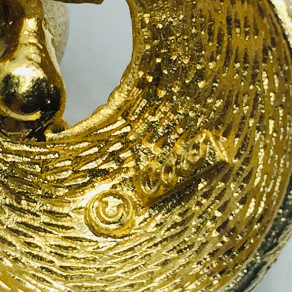 60s CORO Gold-Tone Leaves & Berries Brooch/Pin - Picture 2 of 8